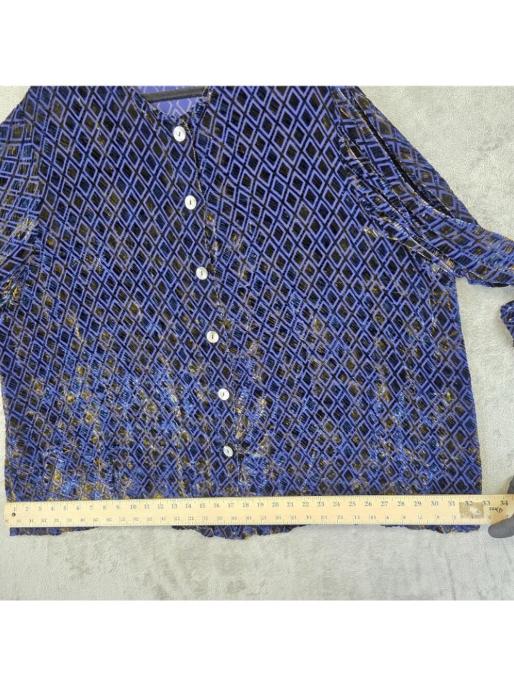SaysWho? Blouse Womens 3 Blue Velvet Button Front Long Kimono Sleeve Geometric - Picture 8 of 8